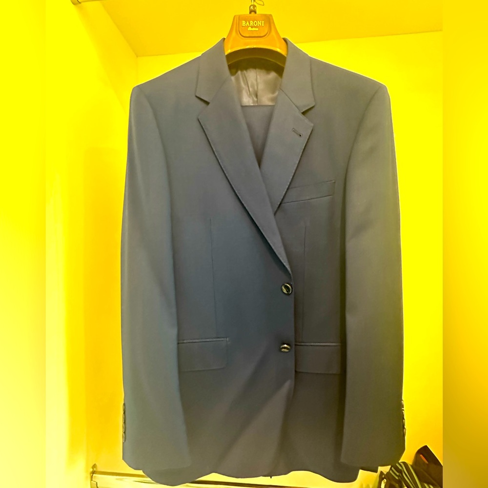 Beautiful Italian Blue Baroni Men’s Suit size 44